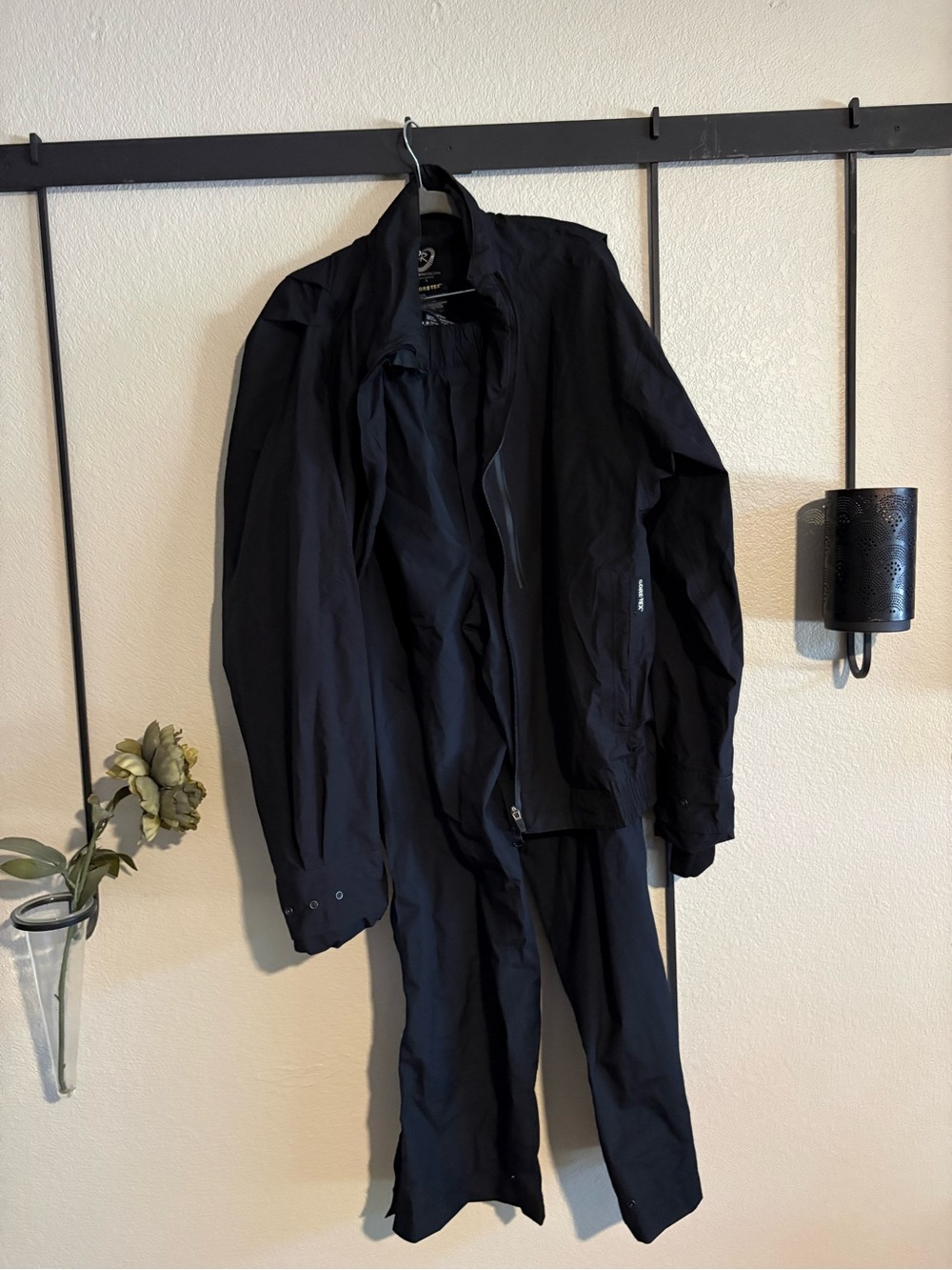 Gortex brand two piece rain suit.